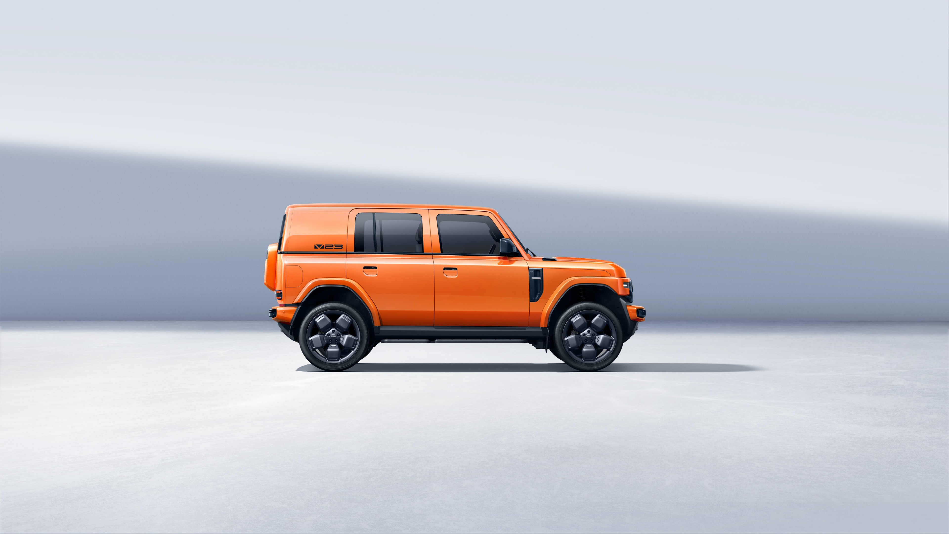 iCAUR V23 in Orange
